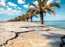 Immagine del lungomare di Gela con problemi di sicurezza